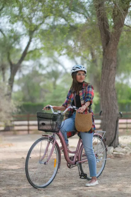 Teen with a Mogoo city bike under the park trees
